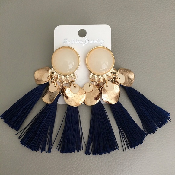 Tassels Earrings ( NWT) - Picture 1 of 4